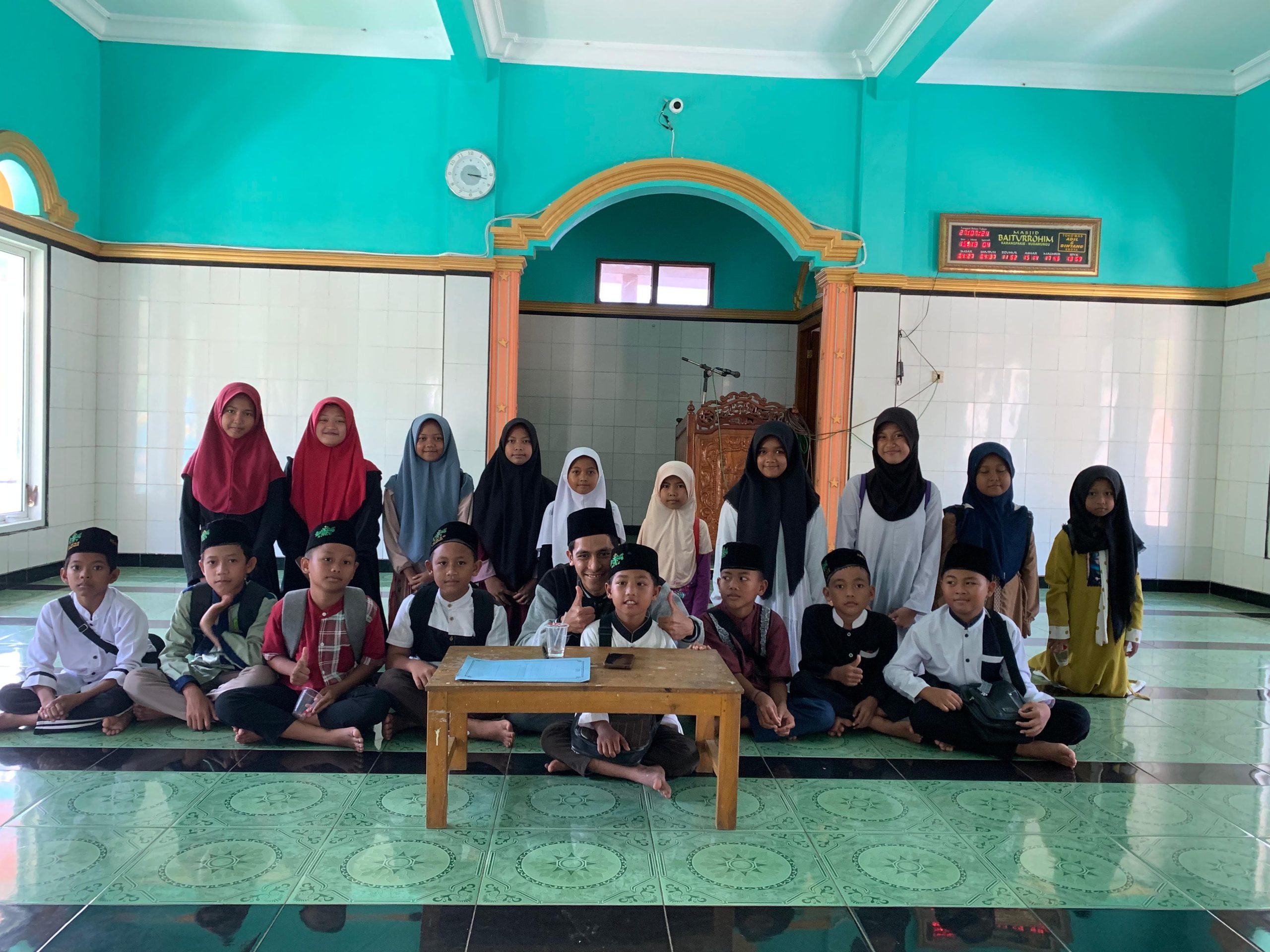 Tingkatkan membaca Al Qur'an pada Siswa : Mahasiswa KKN Universitas Nahdlatul Ulama Al Ghazali Cilacap gelar pelatihan Qiro'ah.
